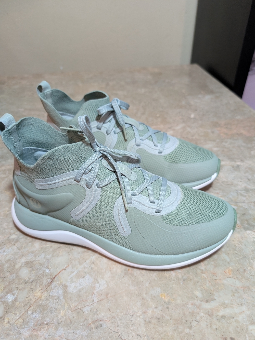 Lululemon Chargefeel 2 Mid Workout Shoes Lime White Women's Size 9 No Box
